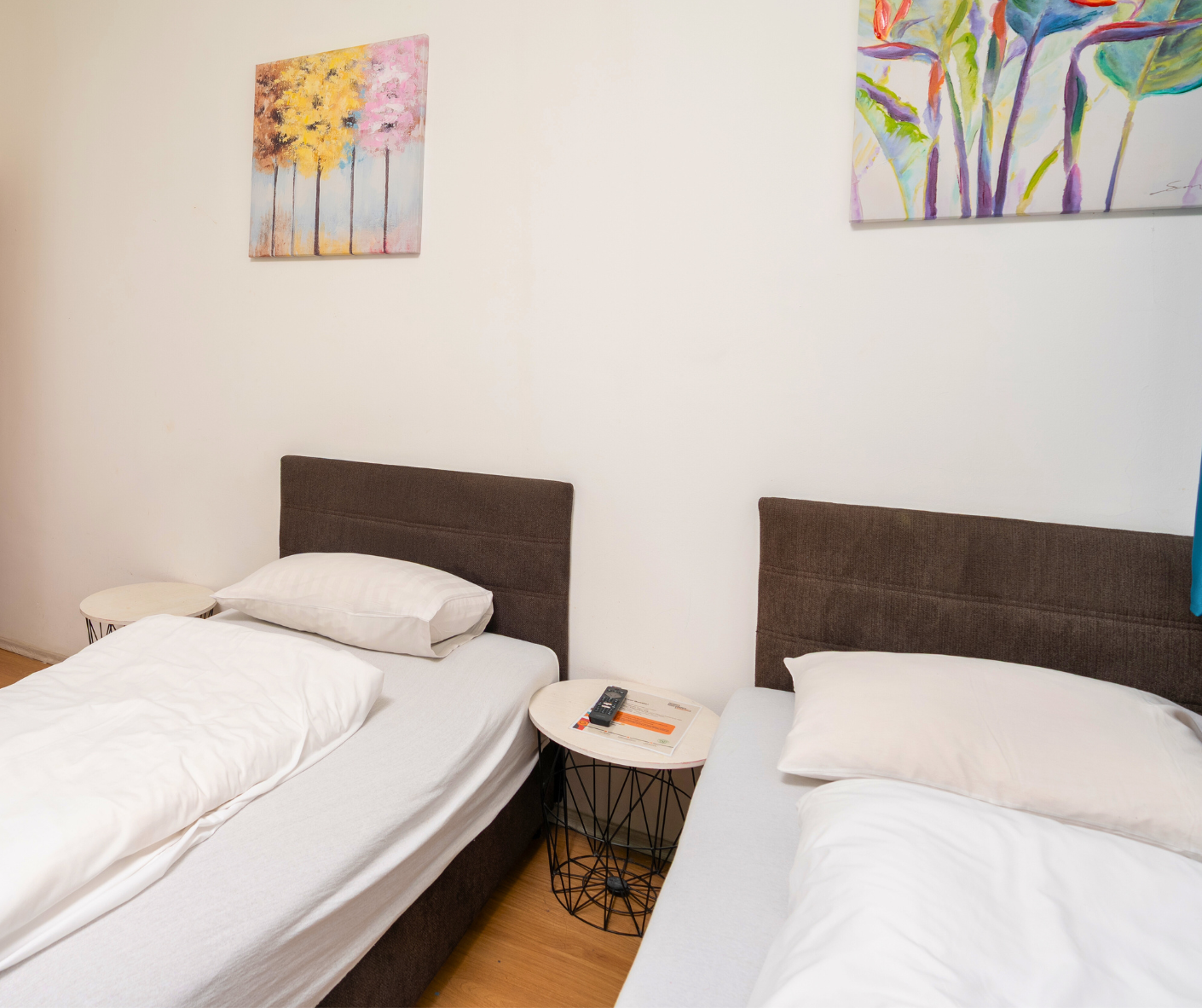 Twin Room w shared bathroom